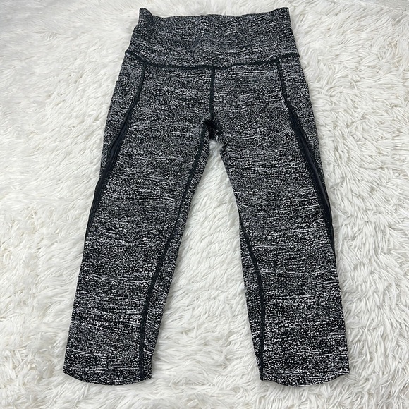 Lululemon Pace Perfect Crop (17") Air Time White Black / Black - Picture 1 of 6